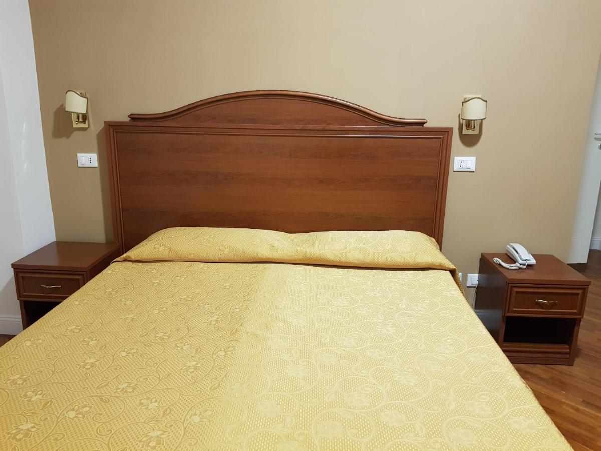 Hotel Villa Aricia Ariccia Buitenkant foto