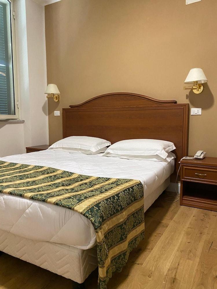 Hotel Villa Aricia Ariccia Buitenkant foto