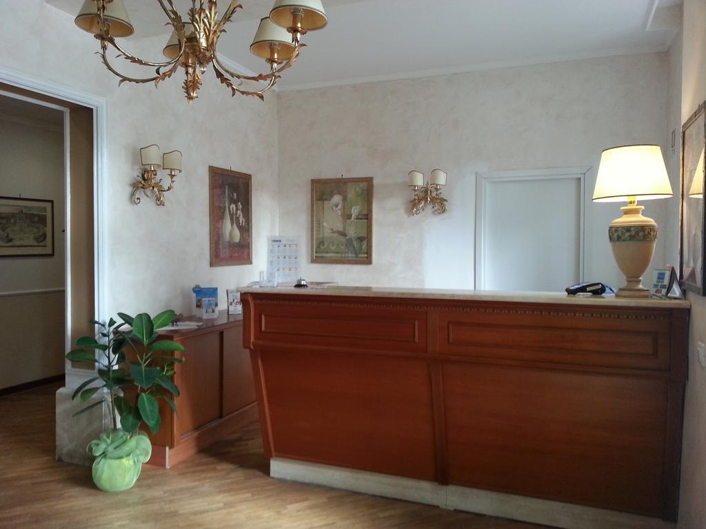 Hotel Villa Aricia Ariccia Buitenkant foto