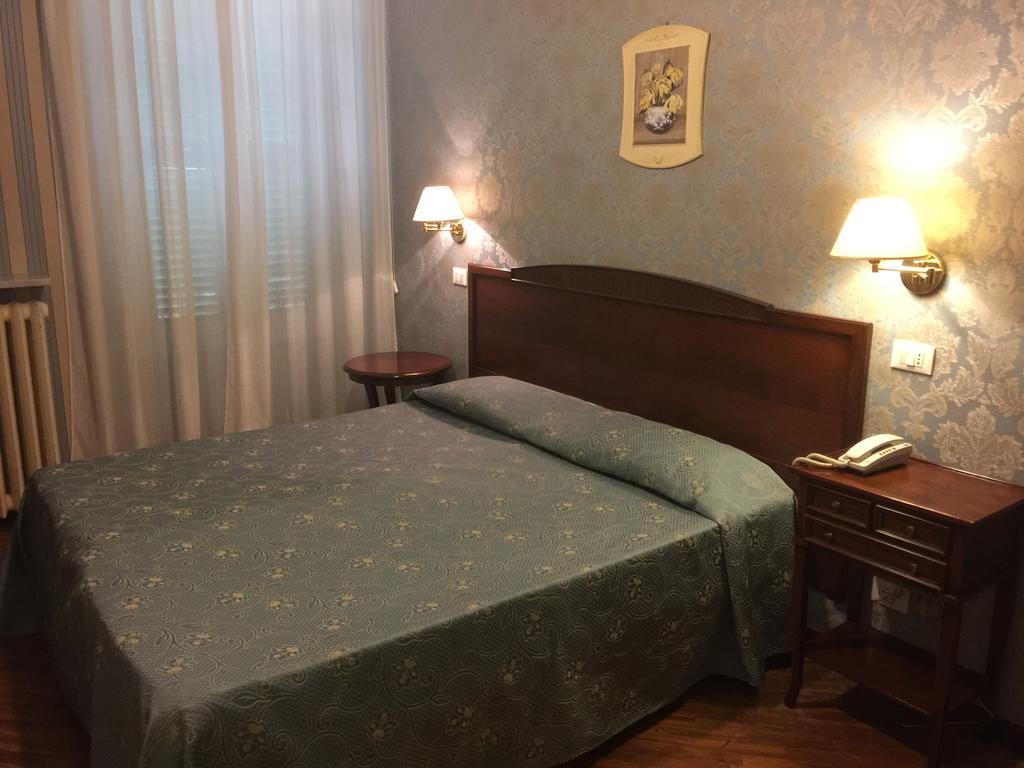 Hotel Villa Aricia Ariccia Buitenkant foto